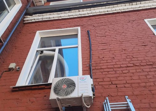 Выполнили монтаж 2-х кондиционеров в производственных помещениях Выполнили монтаж 2-х кондиционеров в производственных помещениях